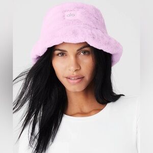 NWT Alo yoga hat Sugarplum